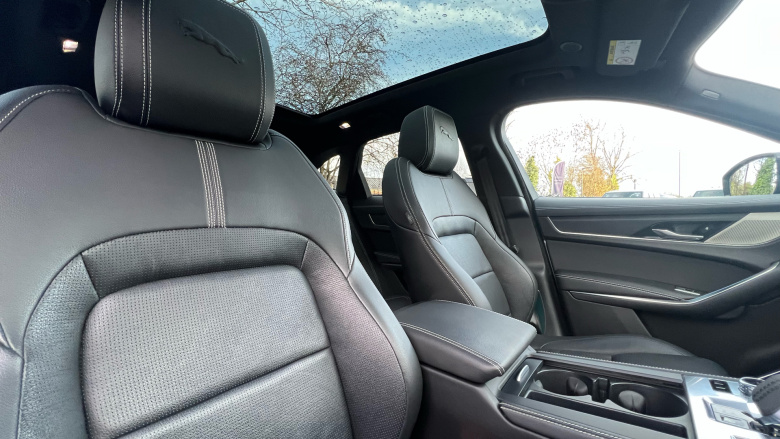 Jaguar F-Pace 2.0 D200 R-Dynamic Black 5dr Auto AWD Diesel Estate